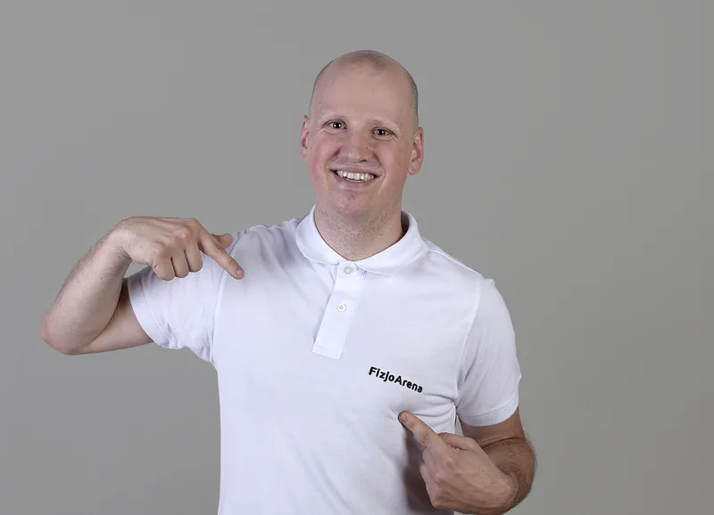 Marek Borowski - fizjoterapeuta FizjoArena podczas pracy